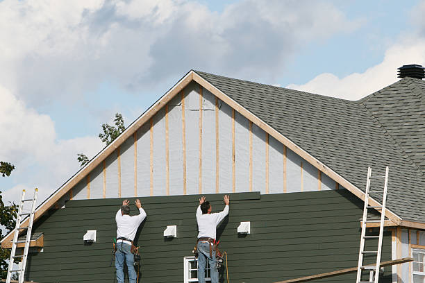 Professional Vinyl Siding technician working in Aurora, MN